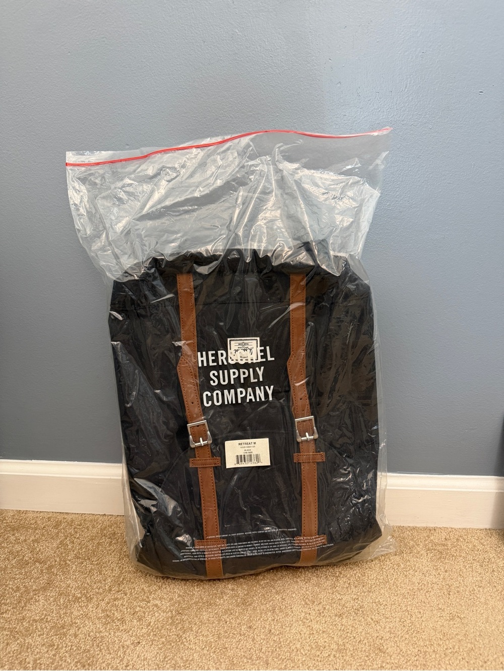 Herschel Supply Company Black Retreat Backpack Mid Volume with Laptop Sleeve - Picture 2 of 8